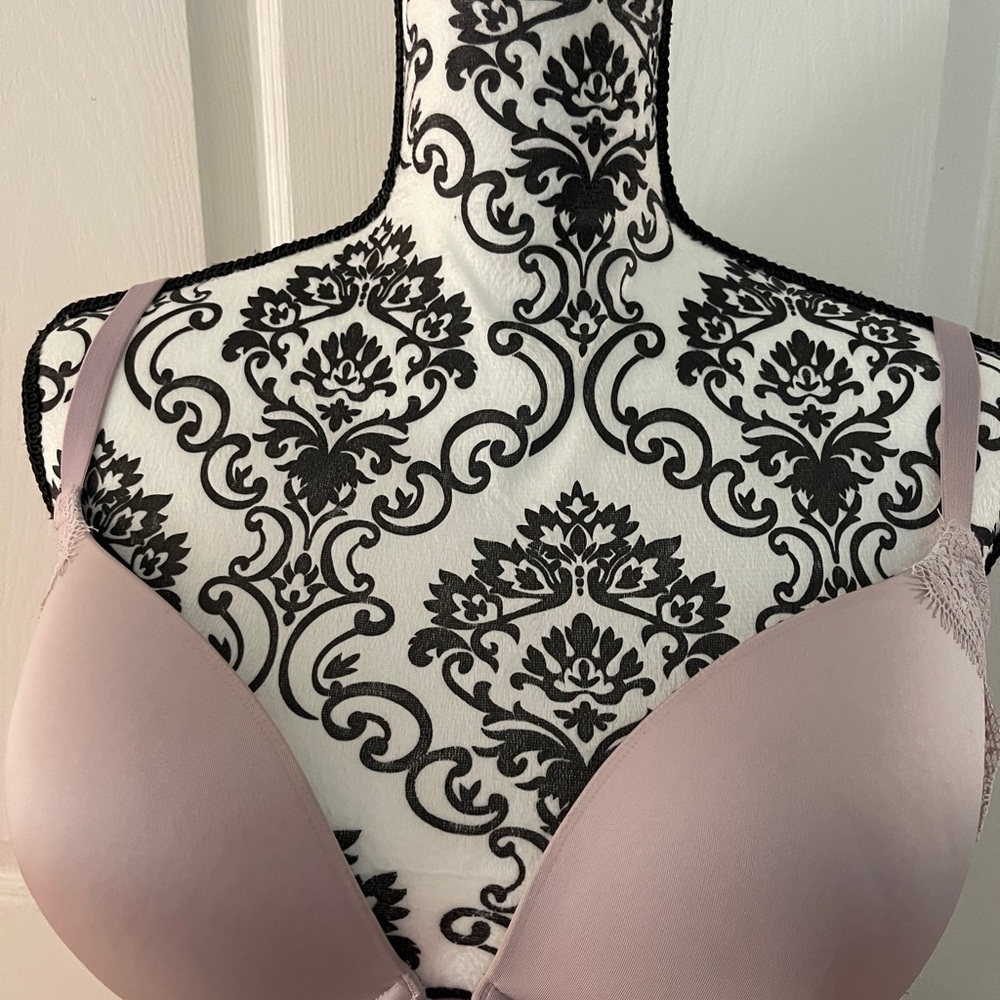 Victoria’s Secret lavender bra, 36DD